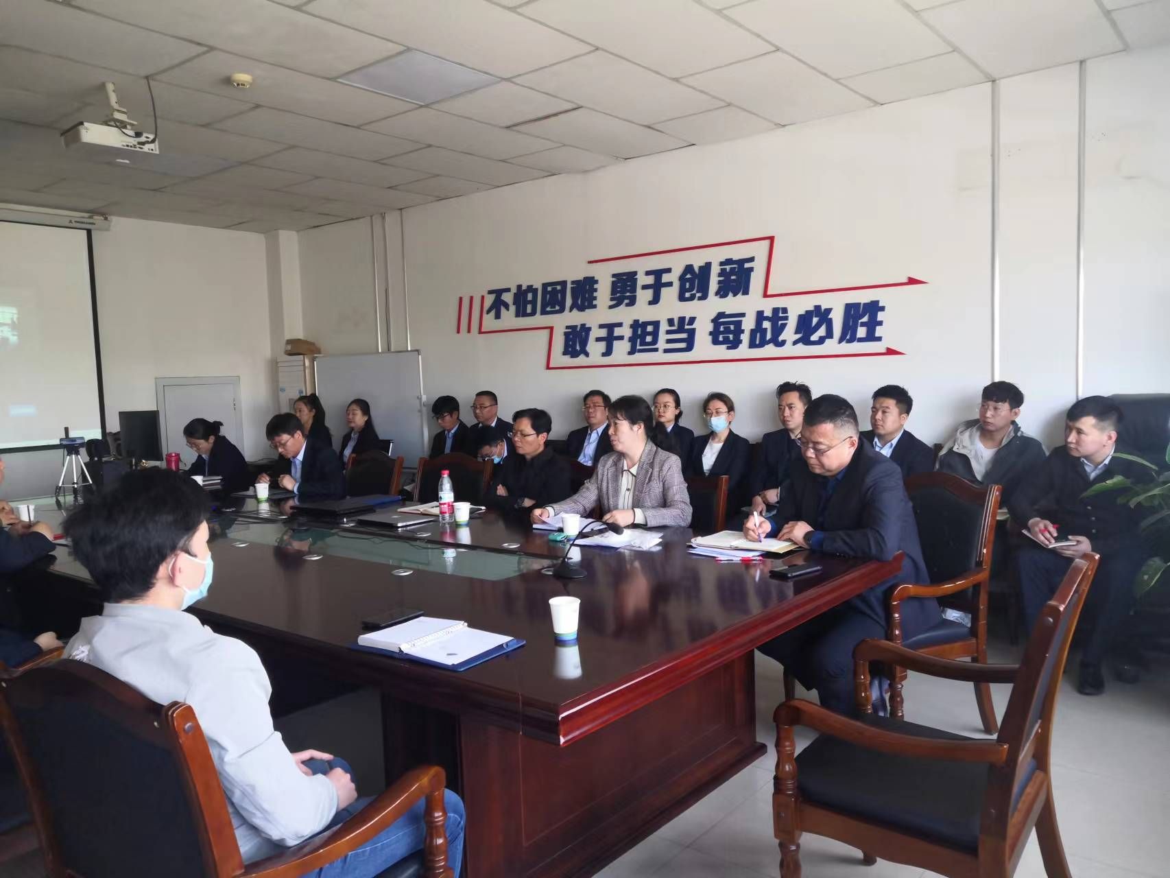 营销中心联合研究院夯实经营“铁三角”创新机制