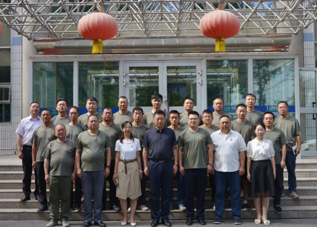 伟德国际victor·1946源自召开“八一”退役军人座谈会